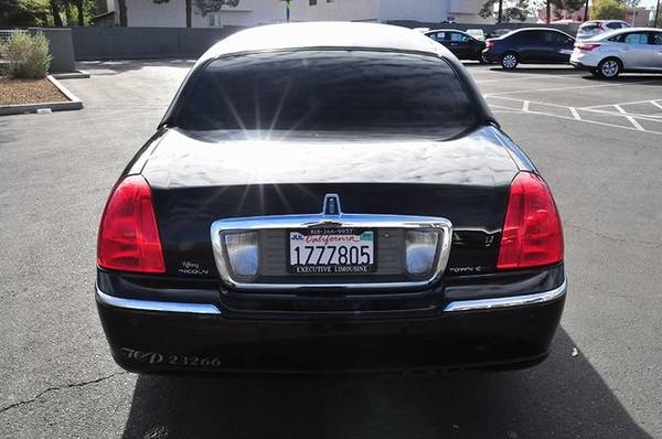 2011 Lincoln Town Car Executive sedan Black for sale in Las Vegas, NV – photo 4