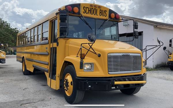 2002 Freightliner/Thomas SCHOOL BUS with 11 rows & air for sale in Miami, FL – photo 2