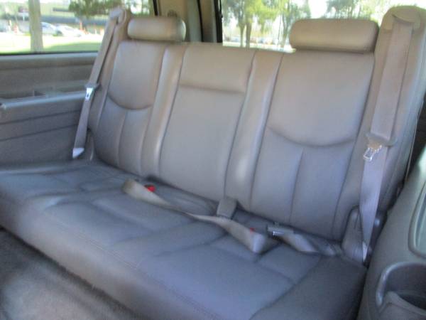 2005 Cadillac Escalade ESV, AWD, 6 0 V8, 3rd row, loaded, SUPER for sale in Sparks, NV – photo 13