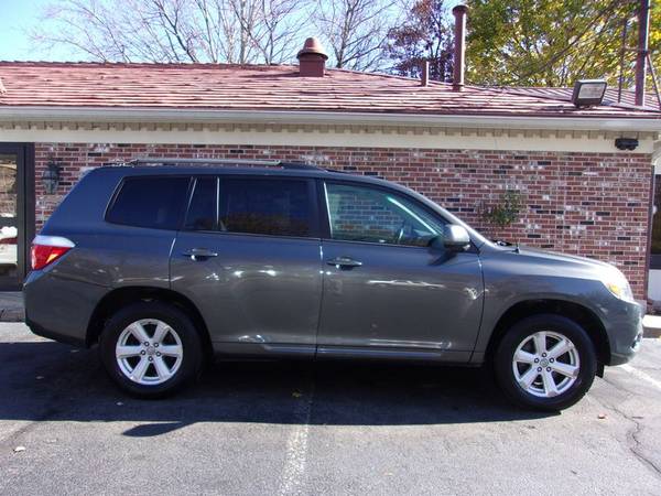 2010 Toyota Highlander Seats-8 AWD, 151k Miles, P Roof, Grey, Clean for sale in Franklin, MA – photo 2