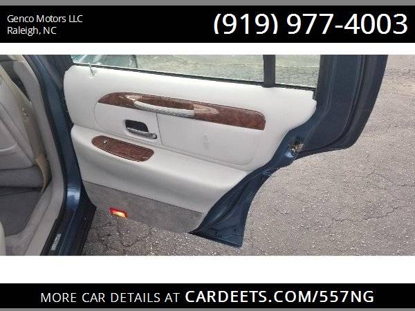 2001 LINCOLN TOWN CAR EXECUTIVE, Blue - - by dealer for sale in Raleigh, NC – photo 8