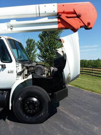 53k Miles 60' Material Handling 2004 International 4300 Bucket Truck for sale in Hampshire, TX – photo 4