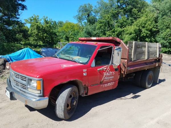 1997 Chevy C3500 dump truck for sale in Rockford, IL – photo 2