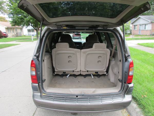 2004 Chevrolet Venture Minivan good condition for sale in Warren, MI – photo 3