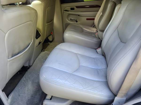 2004 Cadillac Escalade Luxury Black 24 s 2nd Row Captains Third Row for sale in Portland, OR – photo 17