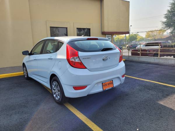 2017 HYUNDAI ACCENT SE/HATCHBACK/75K MILES/UP TO 36MPG - cars for sale in Eugene, OR – photo 3