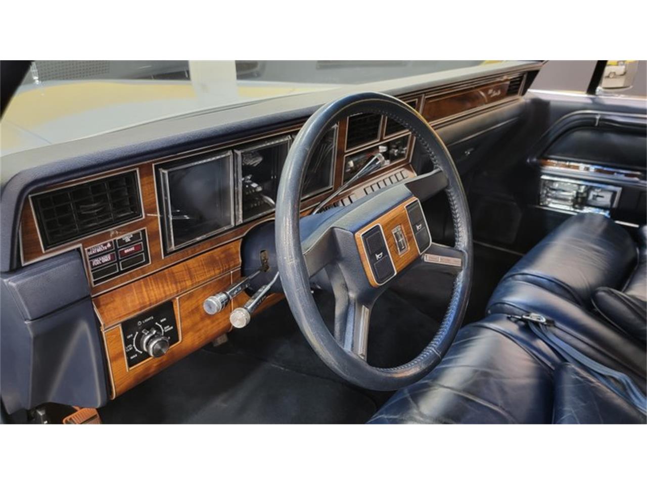 1989 Lincoln Town Car for sale in Mankato, MN – photo 31
