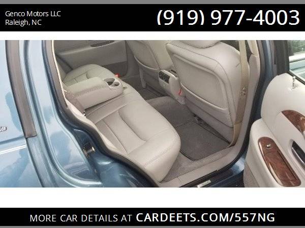 2001 LINCOLN TOWN CAR EXECUTIVE, Blue - - by dealer for sale in Raleigh, NC – photo 7