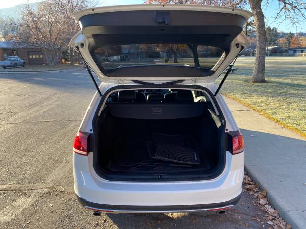 2018 VW Alltrack AWD - Mint, Low Miles (16k), 1-owner - cars &... for sale in Missoula, MT – photo 8