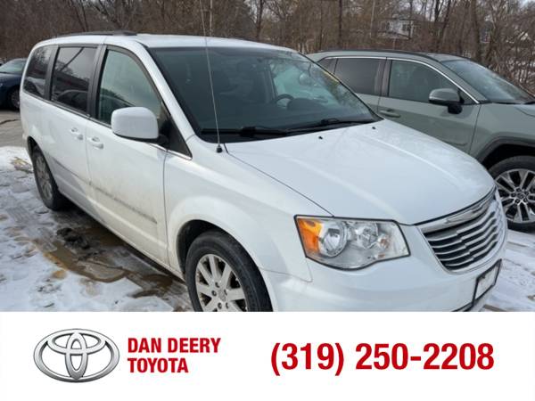 2014 Chrysler Town & Country Touring Bright White Clearcoat - cars & for sale in Cedar Falls, IA