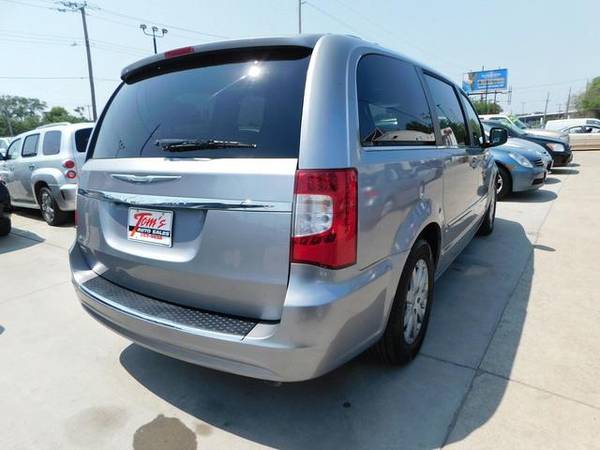 2014 Chrysler Town & Country Touring - - by dealer for sale in Des Moines, IA – photo 3