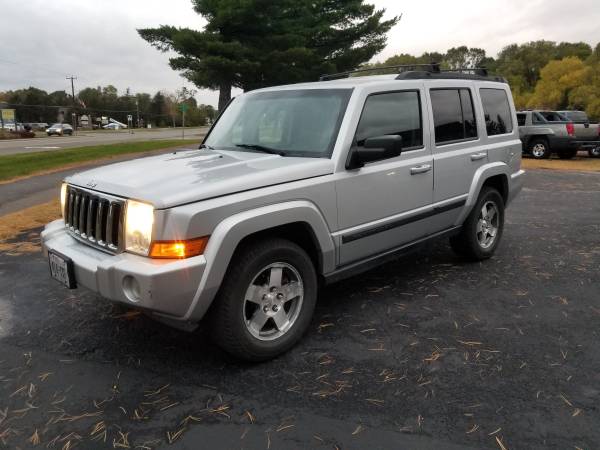 2009 Jeep Commander Sport 4x4 Third row seating for sale in Lakeland, MN – photo 7