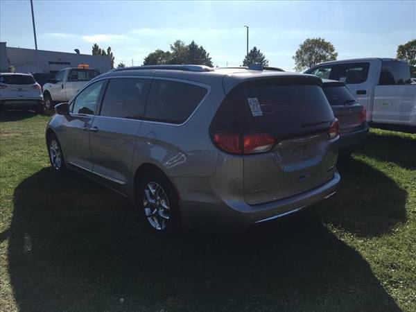 2018 Chrysler Pacifica Limited - mini-van for sale in Grand Blanc, MI – photo 5
