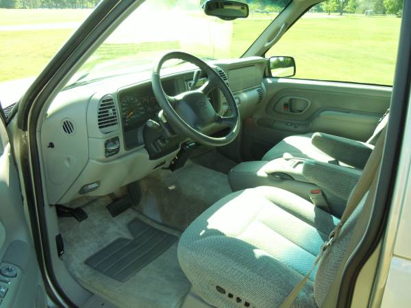 ONLY 72,440 MILES, 1999 K-1500 SUBURBAN 4X4 for sale in Beloit, WI – photo 9
