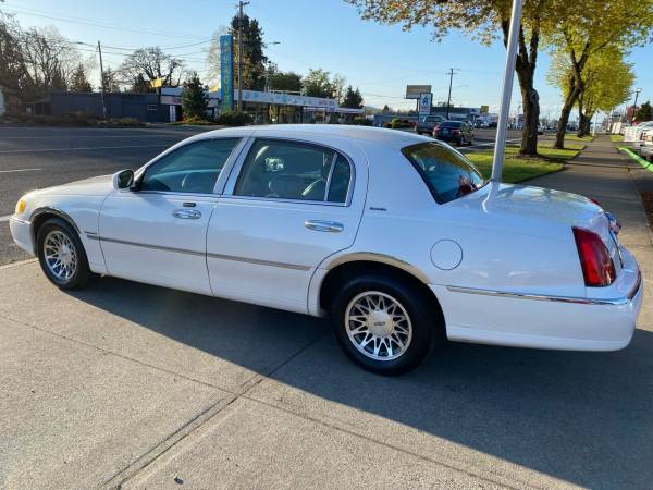 2001 Lincoln Town Car Executive 4dr Sedan - - by for sale in Milwaukie, OR – photo 5