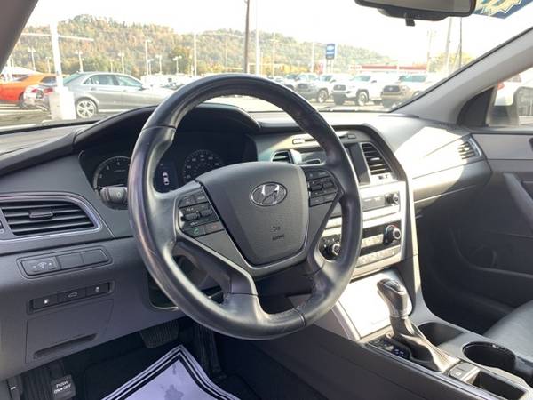 2017 Hyundai Sonata FWD 4D Sedan/Sedan Sport - - by for sale in Saint Albans, WV – photo 13