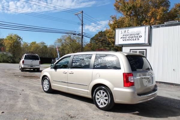 2013 CHRYSLER TOWN AND COUNTRY TOURING for sale in Elma, NY – photo 8
