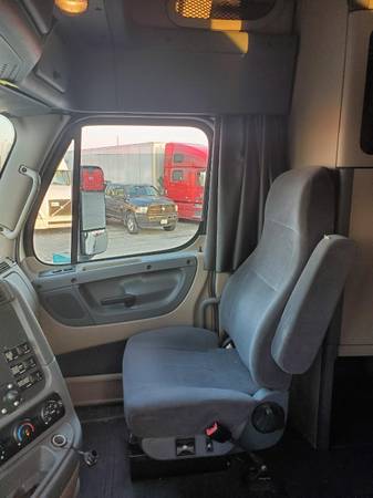 🚛2011 Freightliner Cascadia 🚛 for sale in Willowbrook, IL – photo 9