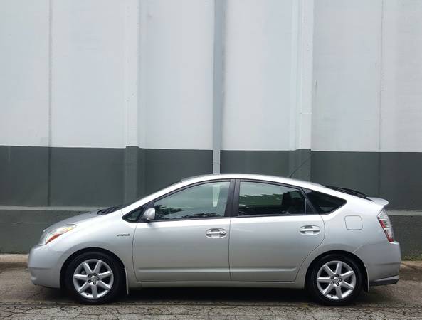 Classic Silver 2007 Toyota Prius // Navi // Back Up Cam // Leather -... for sale in Raleigh, NC