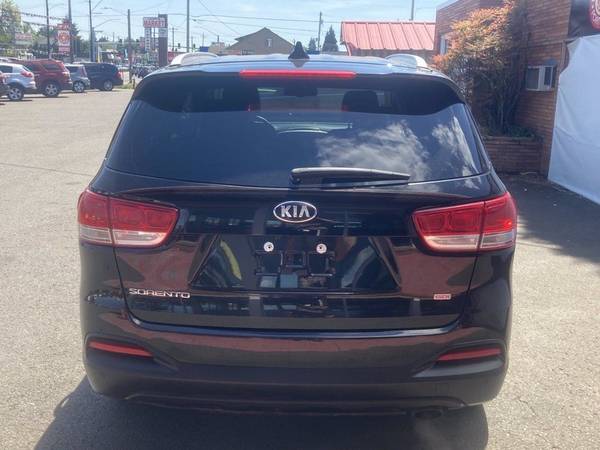 2017 Kia Sorento LX FWD SUV - - by dealer - vehicle for sale in Portland, OR – photo 3