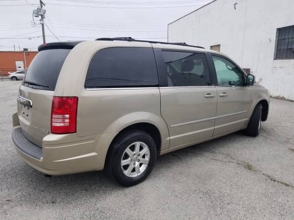 2009 Chrysler Town & Country Touring for sale in Island Park, NY – photo 18