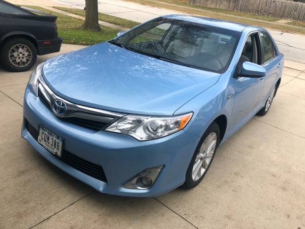 2012 Toyota Camry XLE Hybrid - cars & trucks - by owner - vehicle... for sale in Cedar Falls, IA – photo 2