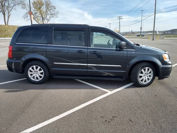 2014 Chrysler Town & Country - cars & trucks - by owner - vehicle... for sale in Syracuse, NY – photo 4