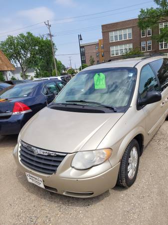 2006 Chrysler Town and Country - - by dealer - vehicle for sale in Fargo, ND