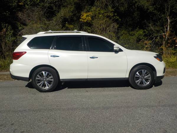 2017 Nissan Pathfinder SV SUV (low miles, clean Carfax, 3rd row for sale in Jacksonville, FL – photo 5