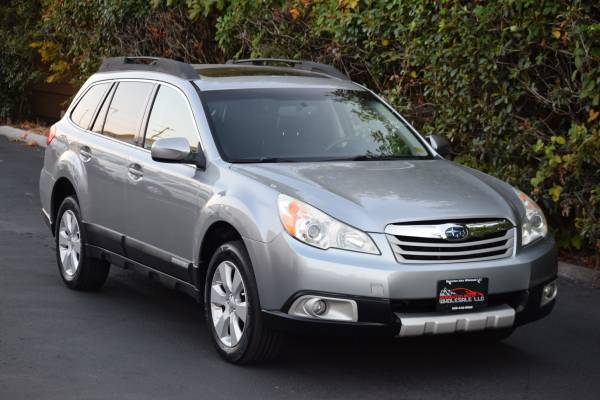 2011 Subaru Outback Limited - LEATHER / MOONROOF / 1 OWNR / 23 RECORDS for sale in Beaverton, OR – photo 2