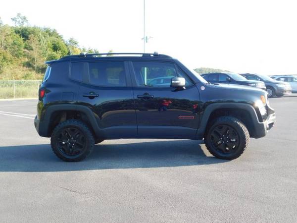 2018 Jeep Renegade Trailhawk 4x4 4WD Four Wheel Drive SKU:JPH64536 for sale in Johnson City, NC – photo 5