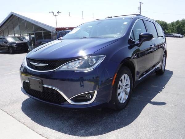 2017 Chrysler Pacifica Touring 3rd Row Leather Htd Seats 180 on hand for sale in Lees Summit, MO
