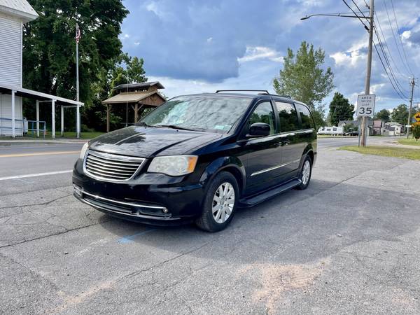 2013 CHRYSLER TOWN & COUNTRY - - by dealer - vehicle for sale in Constantia, NY – photo 3