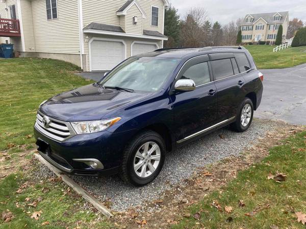 TOYOTA HIGHLANER 4WD SE 2012 - cars & trucks - by owner - vehicle... for sale in Tewksbury, MA – photo 2
