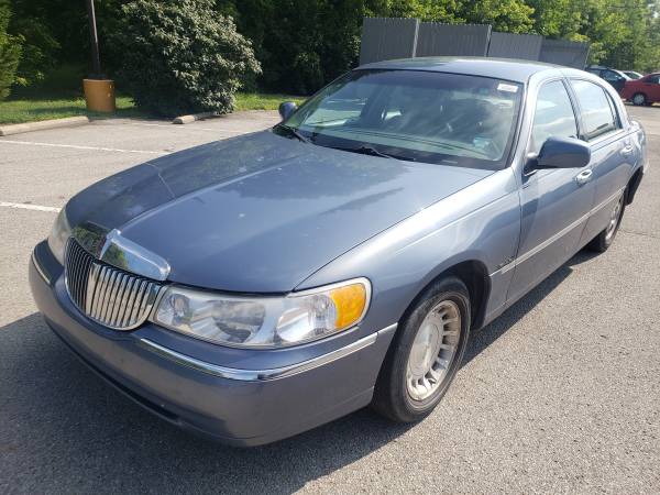 LINCOLN TOWN CAR EXECUTIVE 2000 for sale in Indianapolis, IN – photo 9