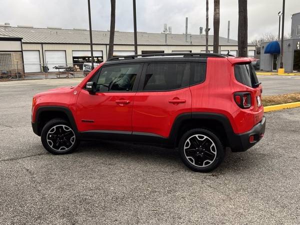 2016 Jeep Renegade Trailhawk - - by dealer - vehicle for sale in San Antonio, TX – photo 10