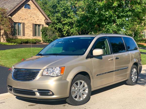 2014 Chrysler town & country 1 owner , 46k miles carfax for sale in Willowbrook, IL