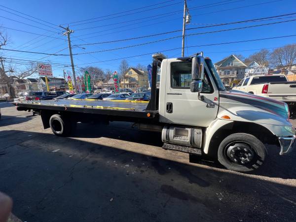 International 4300 tow truck rollback ramp truck for sale in Hamden, CT – photo 3