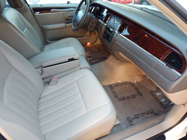 2007 Lincoln Town Car Signature low miles showroom clean! for sale in Fair Oaks, CA – photo 19