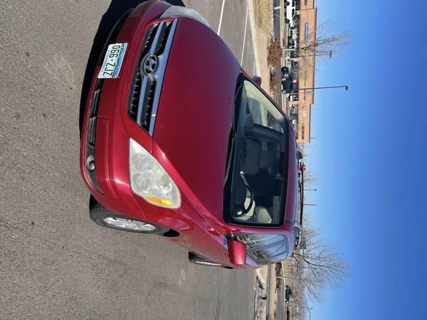 2007 Hyundai Entourage Minivan - Runs Great - Only 1 Owner - FWD for sale in Grand Junction, CO – photo 2