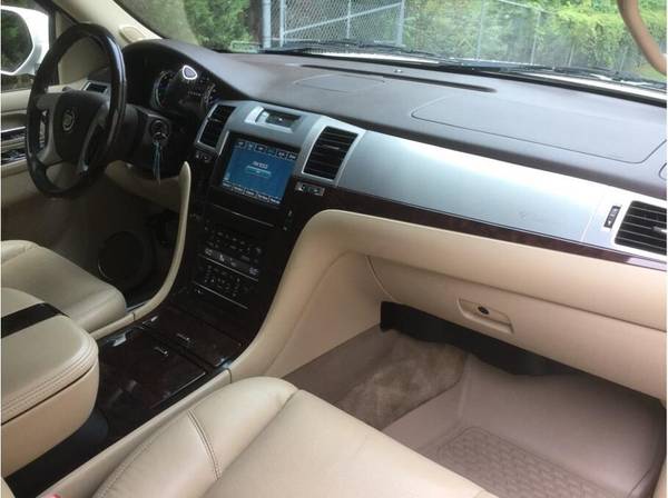 2012 Cadillac Escalade 6.2L V8*3RD ROW!*FOOTBALL MOM APPROVED!* for sale in Hickory, NC – photo 14