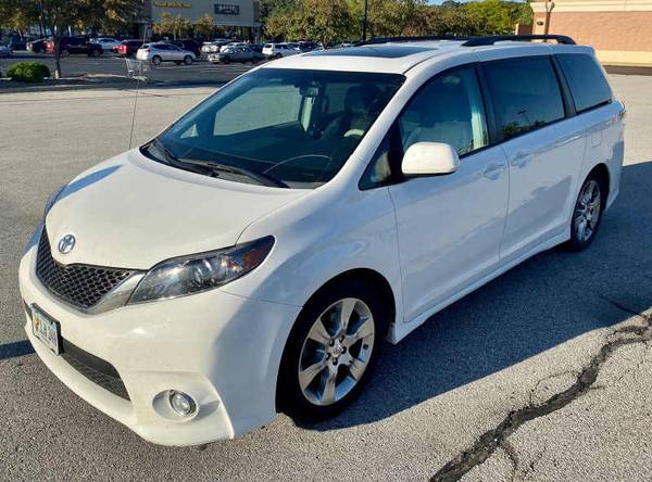2011 Toyota Sienna - Very nice, great price for sale in Columbia, MO