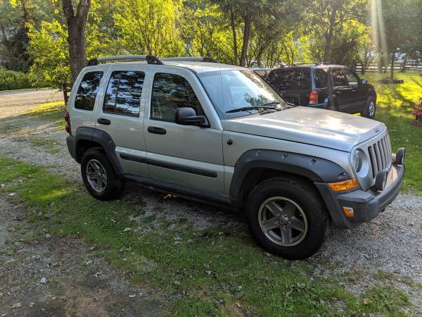 2005 Jeep Liberty Renegade. 4x4. 106k miles. for sale in Burgettstown, OH – photo 2