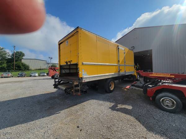 2012 freighter 24 ft box w/liftgate for sale in Georgetown, KY – photo 6