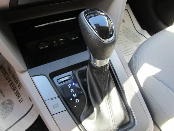 2018 Hyundai Elantra SEL 2 0L Automatic Molten for sale in Omaha, NE – photo 23
