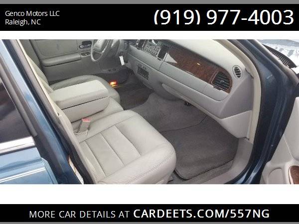 2001 LINCOLN TOWN CAR EXECUTIVE, Blue - - by dealer for sale in Raleigh, NC – photo 5