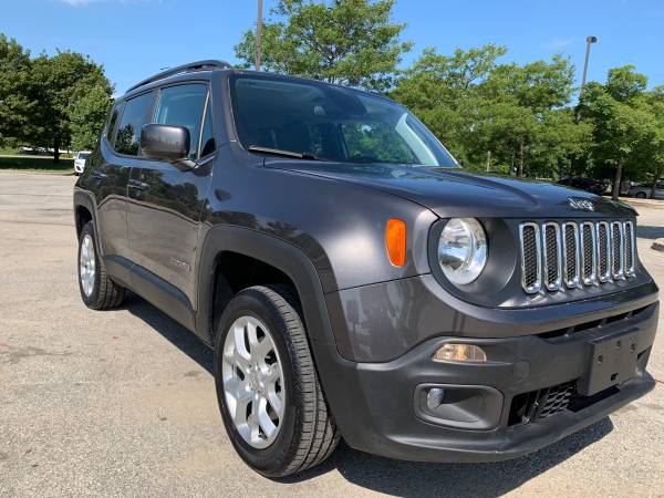 2018 Jeep Renegade latitude 4x4 only 2000 miles for sale in Chicago, IL – photo 4