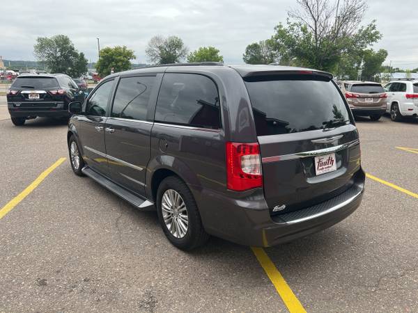 2016 Chrysler Town Country Touring-L - - by dealer for sale in South St. Paul, MN – photo 5