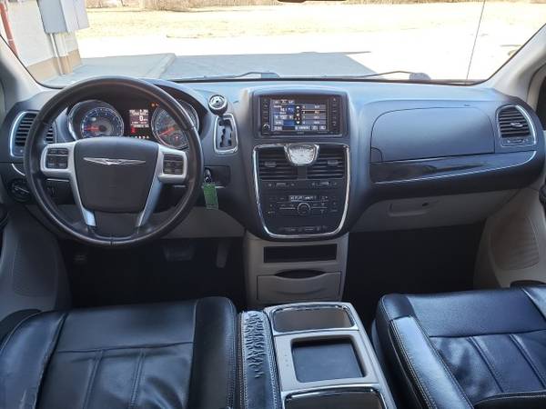 2013 Chrysler Town Country Touring - - by dealer for sale in Georgetown, KY – photo 13