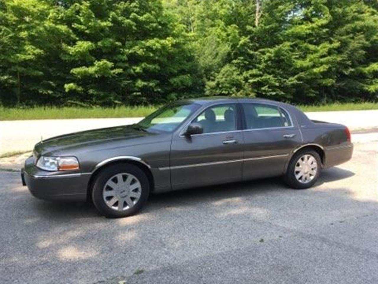 2004 Lincoln Town Car for sale in Cadillac, MI